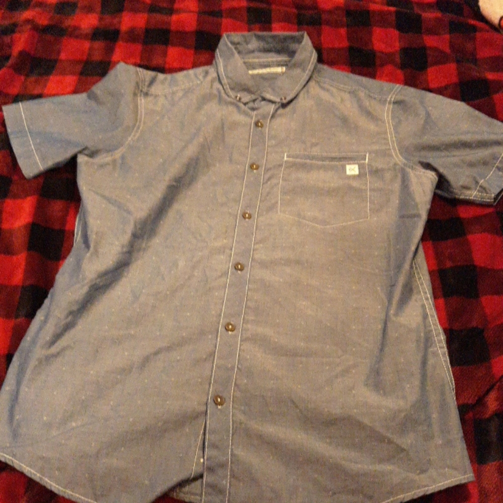 Short sleeve button up